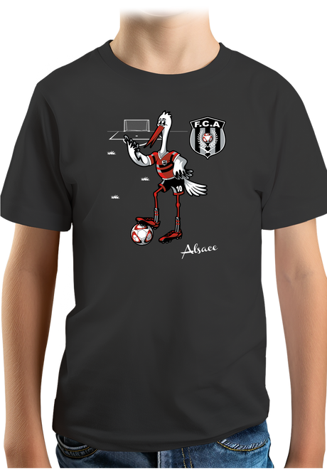 T-Shirt Garçon Cigogne d'Alsace qui joue au foot