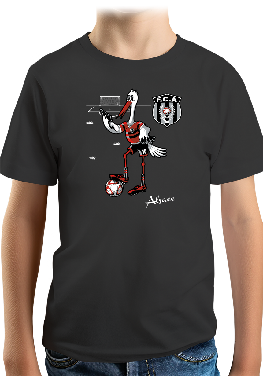 T-Shirt Garçon Cigogne d'Alsace qui joue au foot
